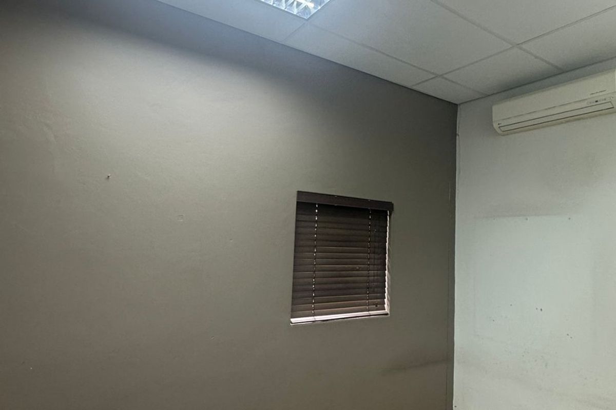 OFFICE SPACE AVAILABLE IN LIFESTYLE CENTRE - Photo 2