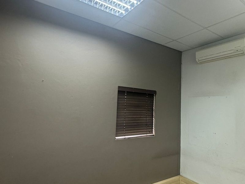 OFFICE SPACE AVAILABLE IN LIFESTYLE CENTRE - Photo 2