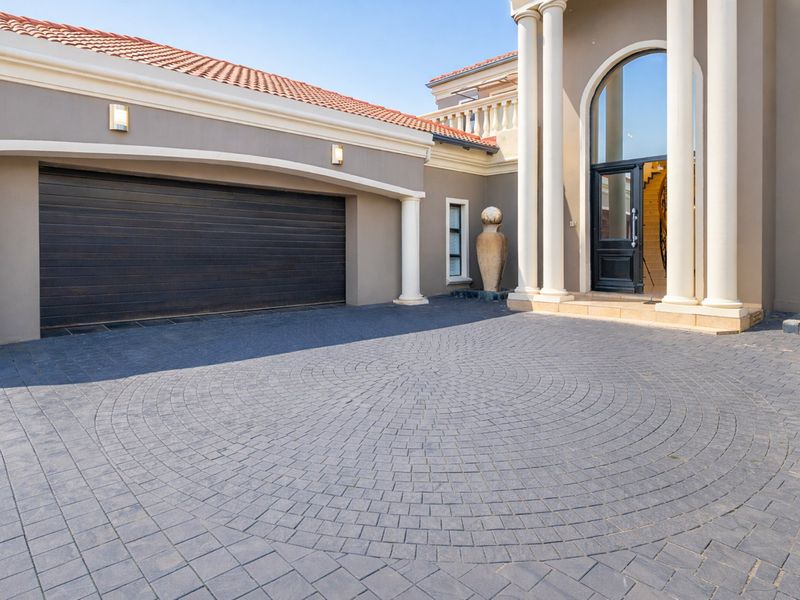 Stunning Family House for Rental - Photo 2