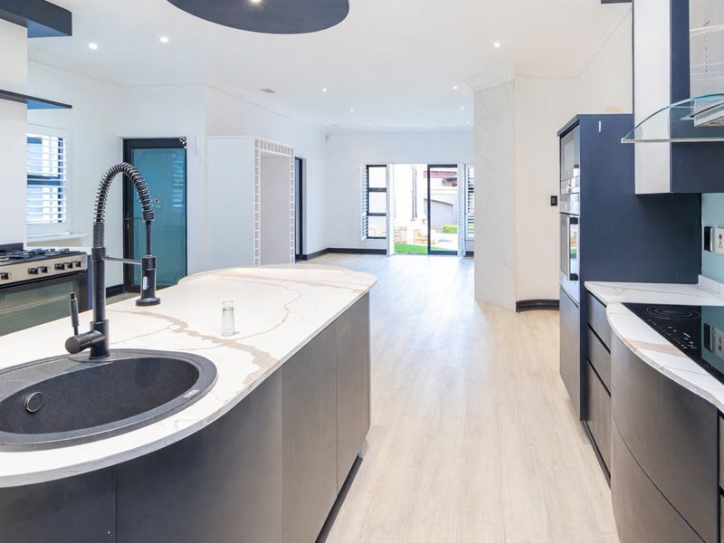 Stunning Family House for Rental - Photo 9