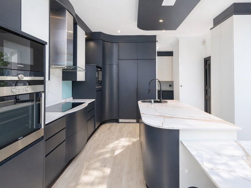 Stunning Family House for Rental - Photo 6