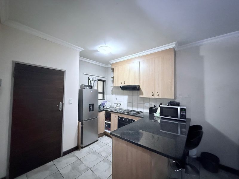 2 Bedroom 2 Bathroom For Rent - Photo 2