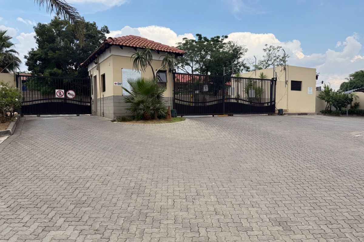 2 Bedroom 2 Bathroom For Rent - Photo 2