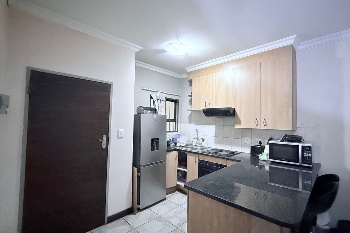 2 Bedroom 2 Bathroom For Rent - Photo 4
