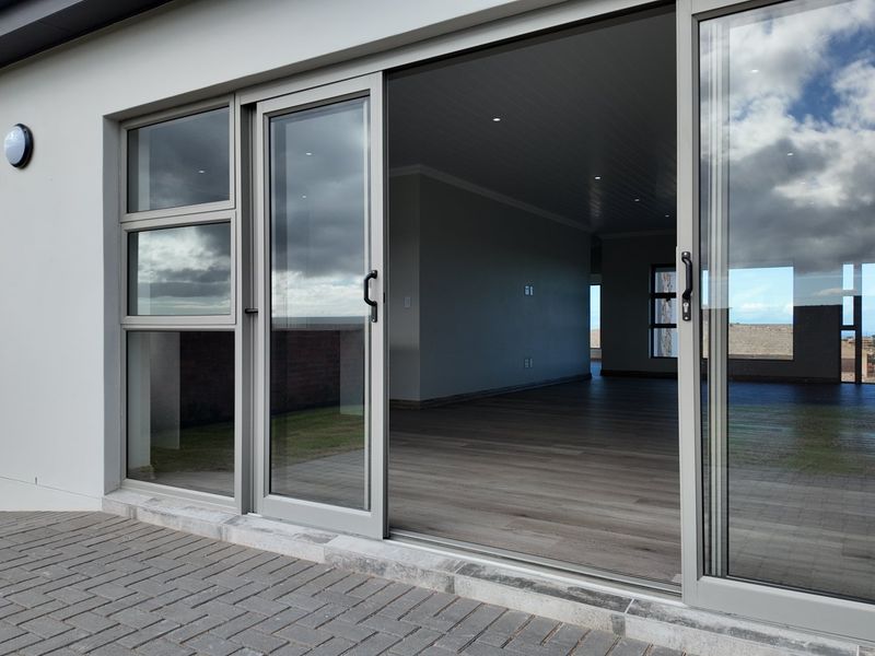 Brand New Home in Plattebosch Kloof Estate - Photo 5