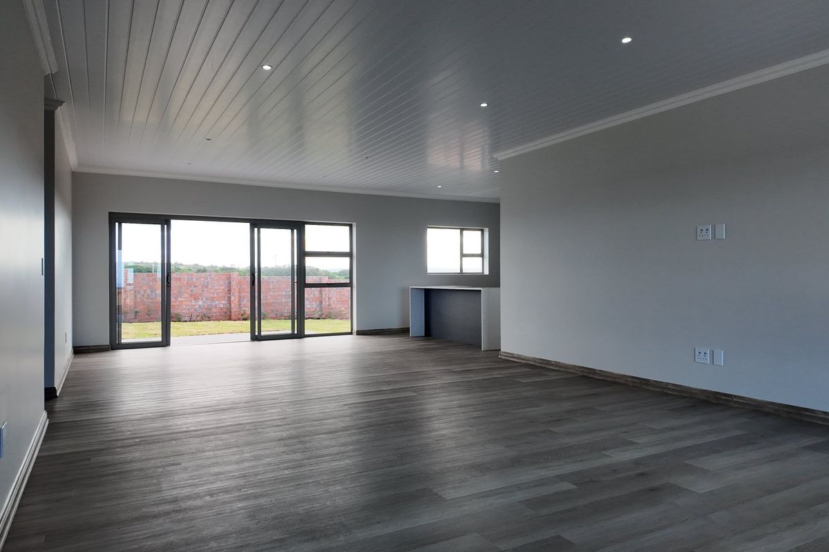 Brand New Home in Plattebosch Kloof Estate - Photo 4
