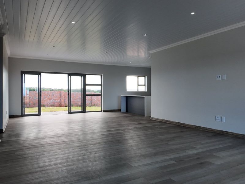 Brand New Home in Plattebosch Kloof Estate - Photo 4
