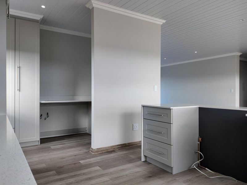 Brand New Home in Plattebosch Kloof Estate - Photo 10