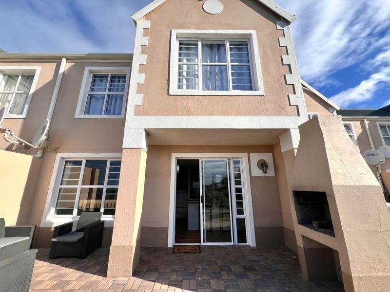 Marina Martinique Apartment – Coastal Living at Its Finest - Photo 1