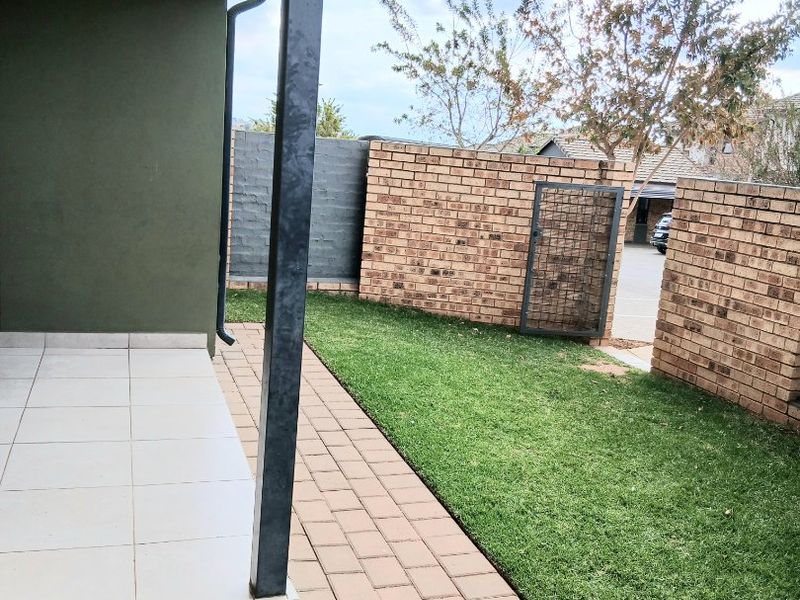 3bed 2.5 bath duplex for sale in Amberfield  - Photo 8