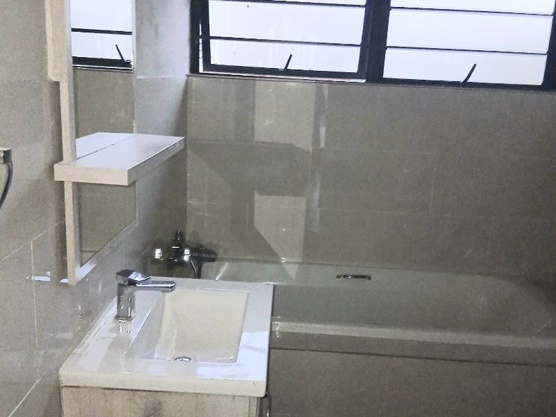 3bed 2.5 bath duplex for sale in Amberfield  - Photo 6