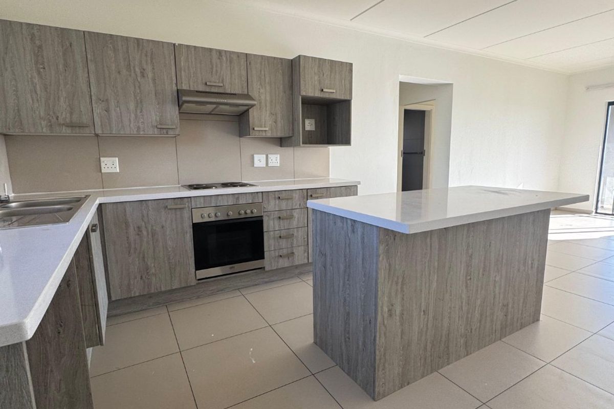 Modern Top-Floor Apartment with Stunning Views in the Heart of Midrand - Photo 2