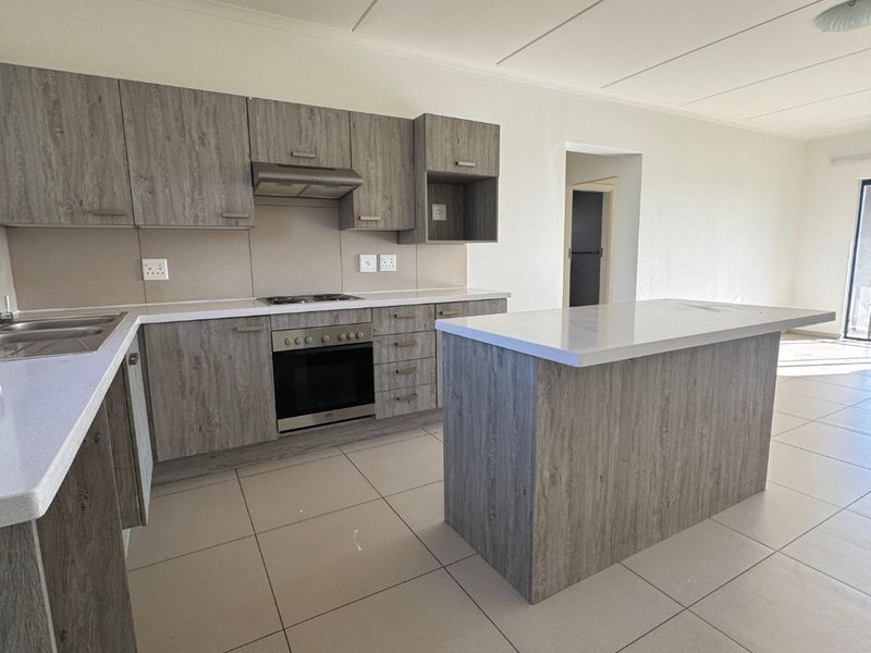 Modern Top-Floor Apartment with Stunning Views in the Heart of Midrand - Photo 2