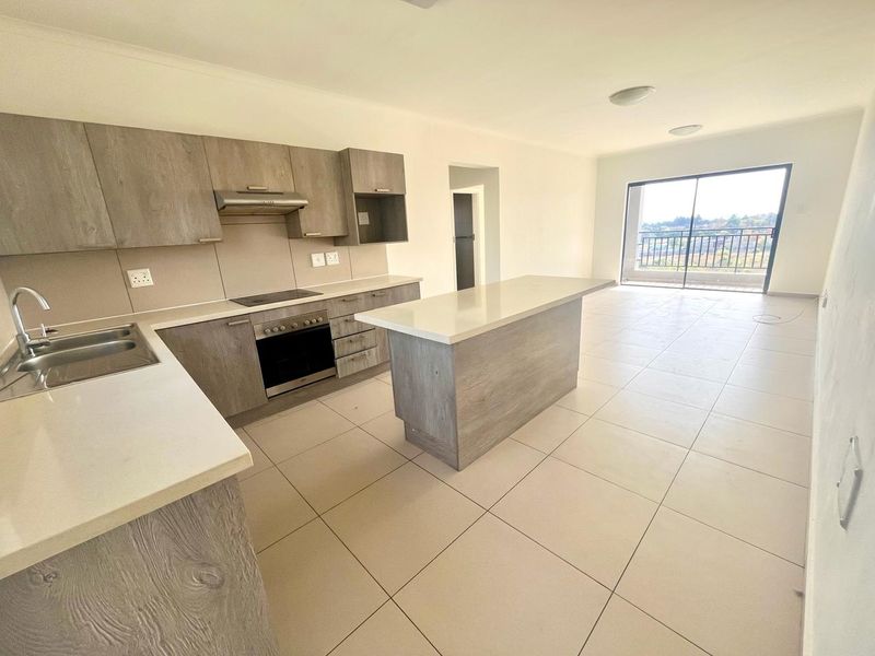 Modern Top-Floor Apartment with Stunning Views in the Heart of Midrand - Photo 3