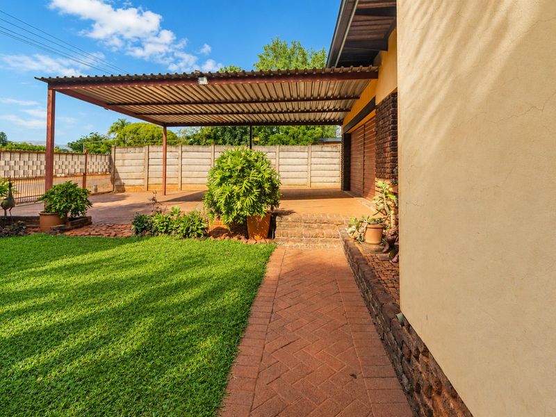 Charming Dorandia Family Home with Granny Flat - Photo 1