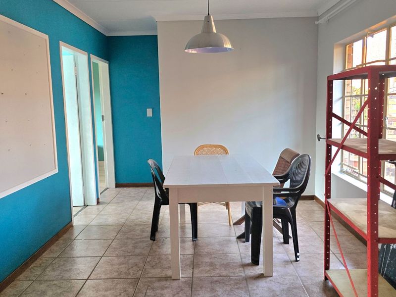 PICTURE PERFECT CORNER UNIT TOWNHOUSE IN POPULAR COMPLEX - Photo 10