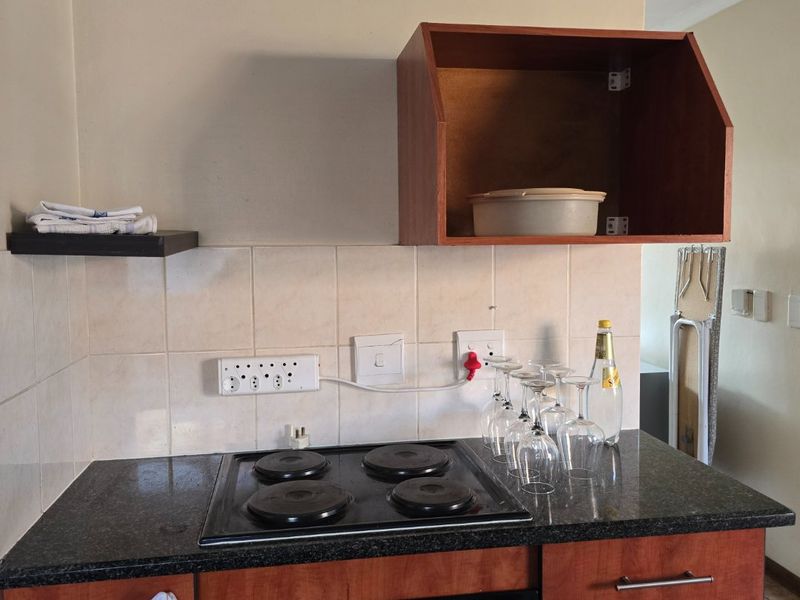 PICTURE PERFECT CORNER UNIT TOWNHOUSE IN POPULAR COMPLEX - Photo 9