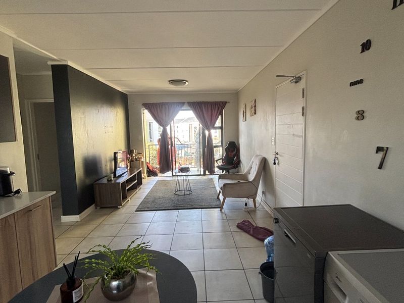 STUNNING AND SPACIOUS 2 BEDROOMS 2 BATHROOMS APARTMENT IN GREENCREEK LIFESTYLE ESTATE - Photo 9