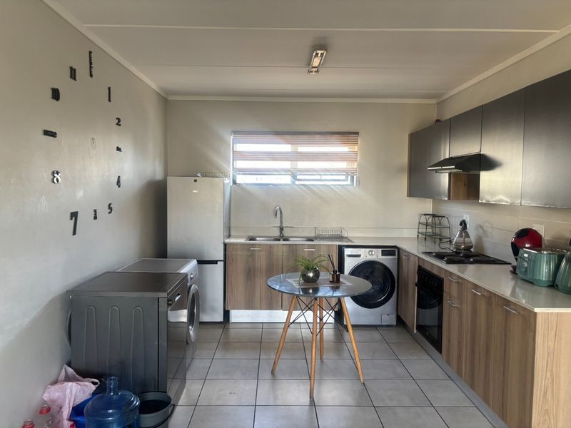 STUNNING AND SPACIOUS 2 BEDROOMS 2 BATHROOMS APARTMENT IN GREENCREEK LIFESTYLE ESTATE - Photo 7