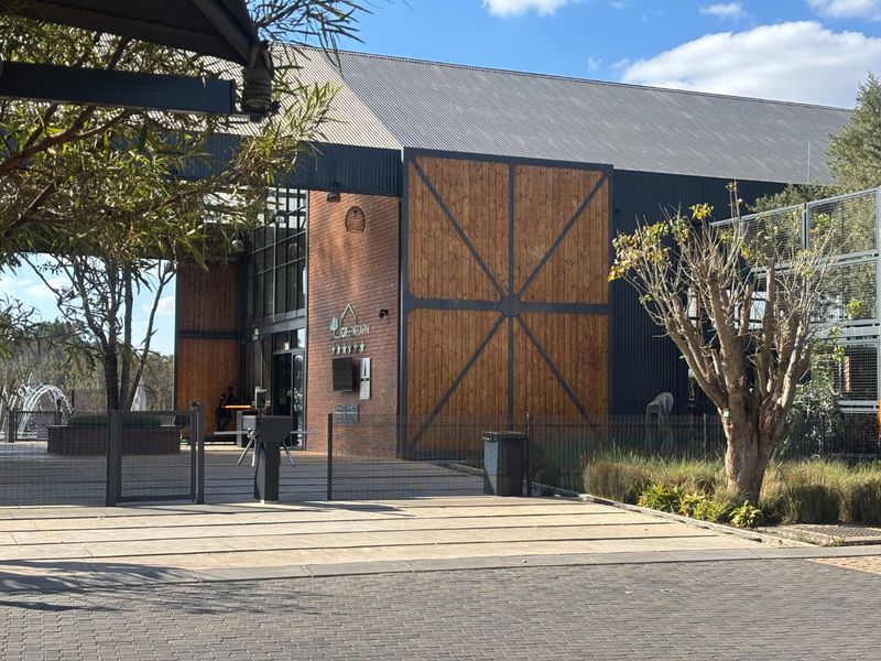 STUNNING AND SPACIOUS 2 BEDROOMS 2 BATHROOMS APARTMENT IN GREENCREEK LIFESTYLE ESTATE - Photo 2