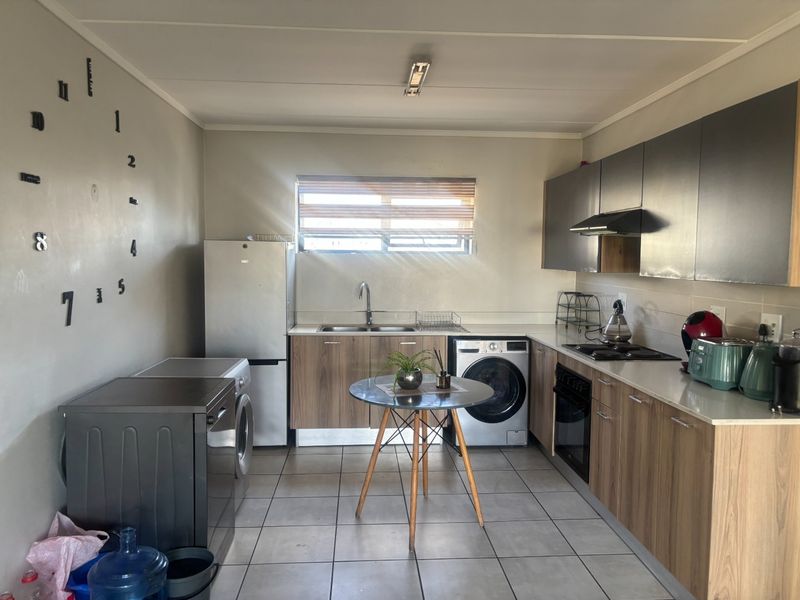 STUNNING AND SPACIOUS 2 BEDROOMS 2 BATHROOMS APARTMENT IN GREENCREEK LIFESTYLE ESTATE - Photo 6