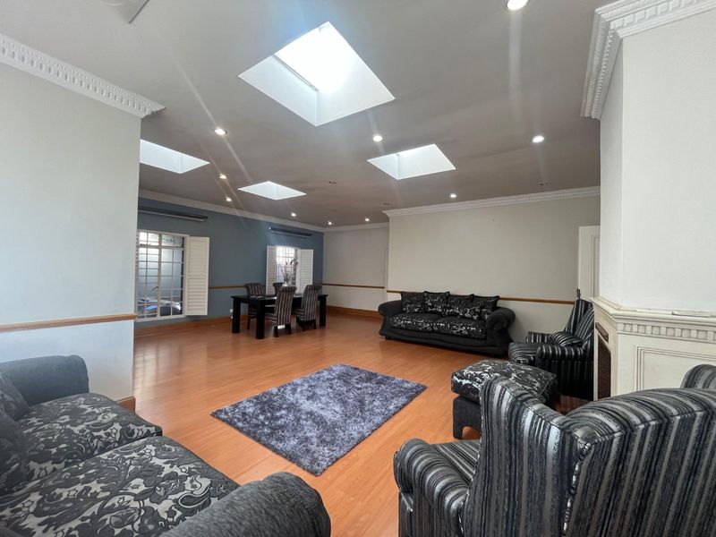 Charming Family Home in a Prime Laudium Location - Photo 3