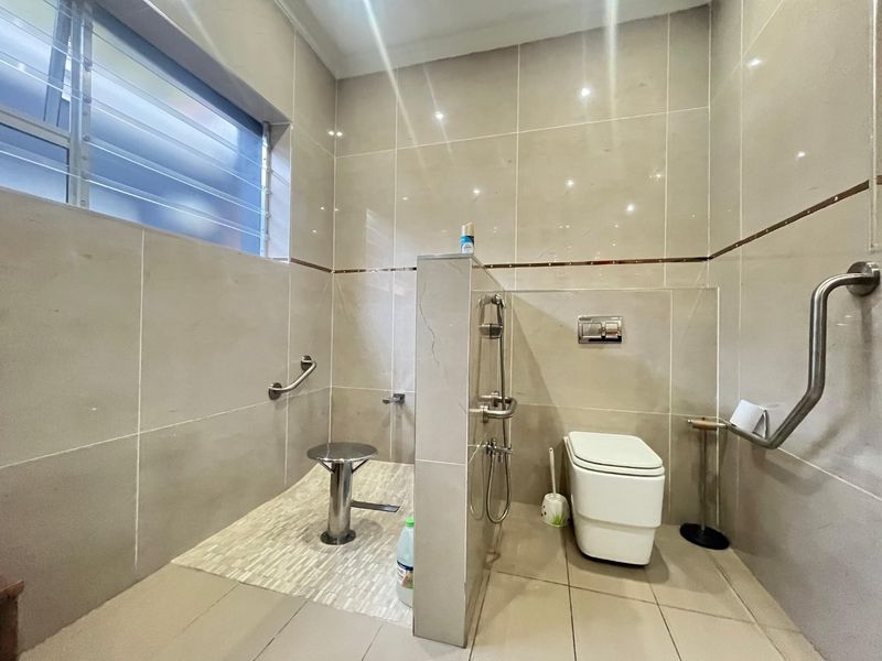 Charming Family Home in a Prime Laudium Location - Photo 10