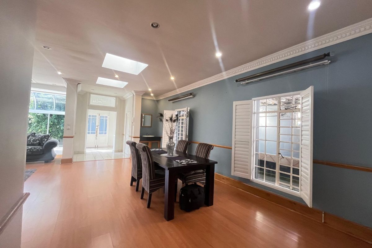 Charming Family Home in a Prime Laudium Location - Photo 5
