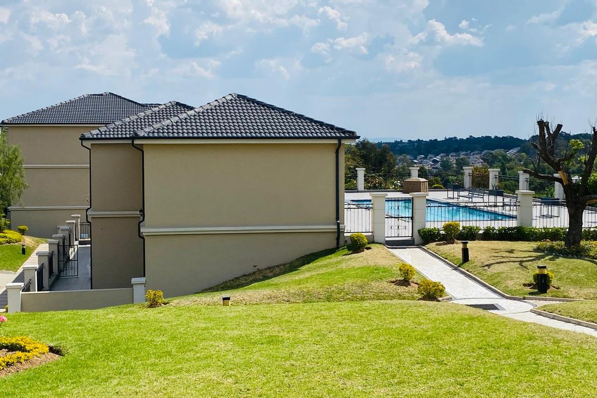 EXQUISITE AND SPACIOUS 3 BEDROOMS  2 BATHROOMS CLUSTER HOME , IN CARLSWALD MIDRAND FOR SALE - Photo 4