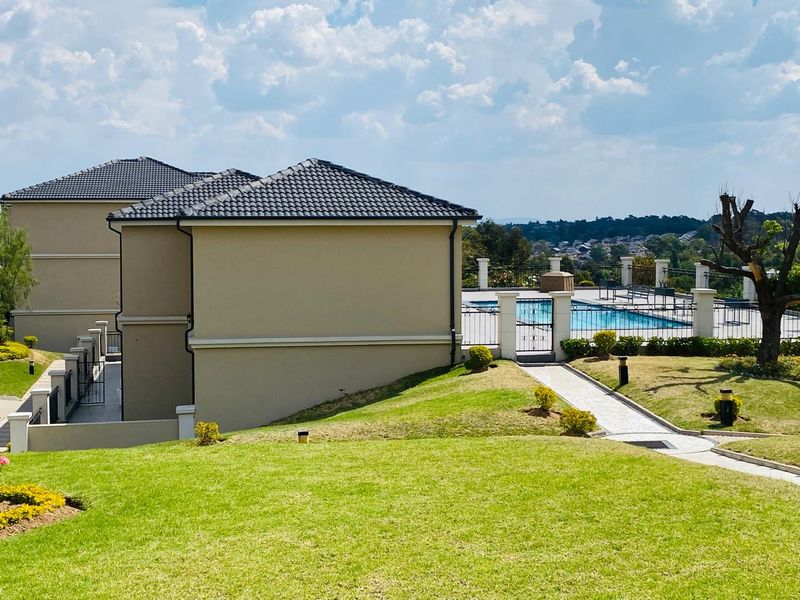 EXQUISITE AND SPACIOUS 3 BEDROOMS  2 BATHROOMS CLUSTER HOME , IN CARLSWALD MIDRAND FOR SALE - Photo 4