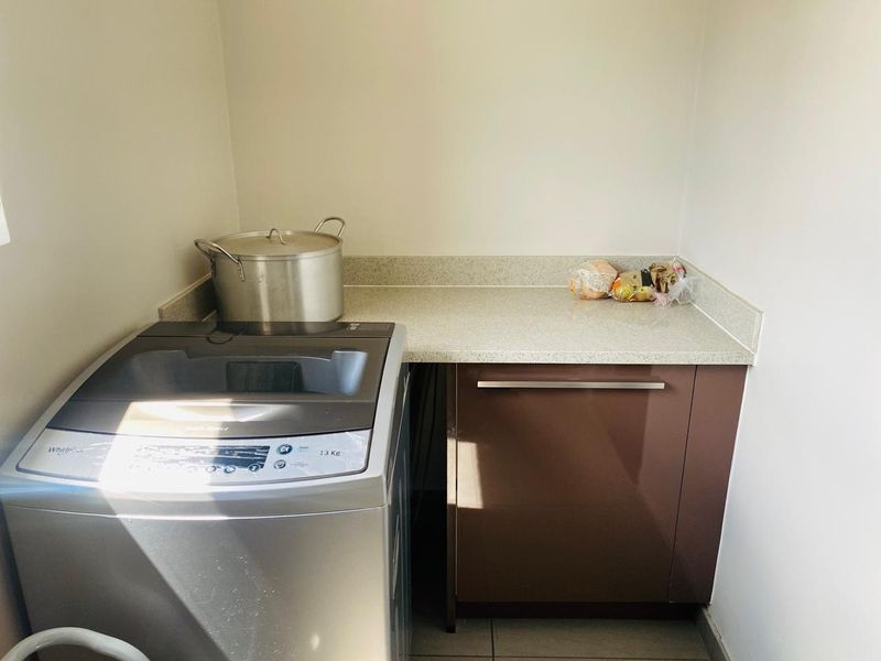 EXQUISITE AND SPACIOUS 3 BEDROOMS  2 BATHROOMS CLUSTER HOME , IN CARLSWALD MIDRAND FOR SALE - Photo 10