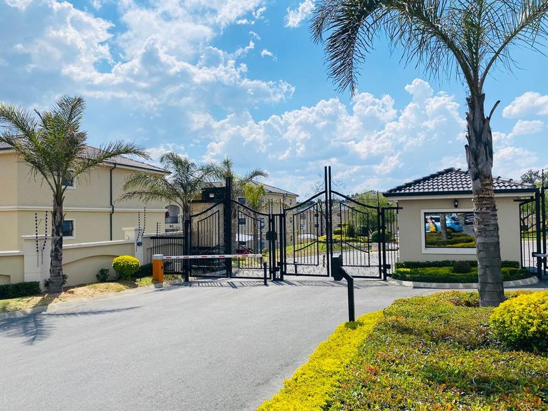 EXQUISITE AND SPACIOUS 3 BEDROOMS  2 BATHROOMS CLUSTER HOME , IN CARLSWALD MIDRAND FOR SALE - Photo 1