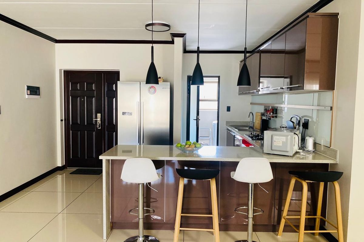 EXQUISITE AND SPACIOUS 3 BEDROOMS  2 BATHROOMS CLUSTER HOME , IN CARLSWALD MIDRAND FOR SALE - Photo 5