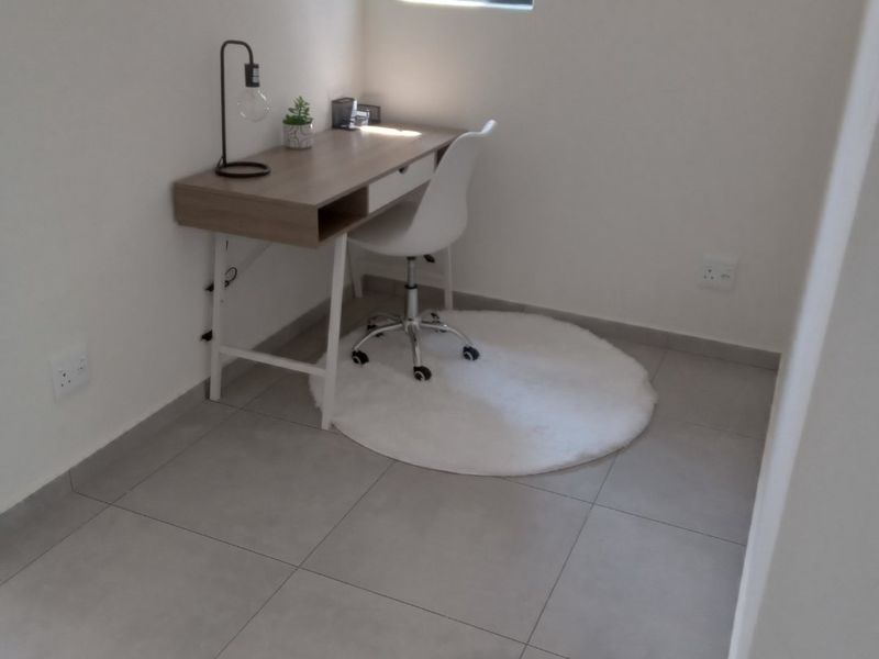 3 Bedroom Apartment / Flat for Sale in Noordhang - Photo 5