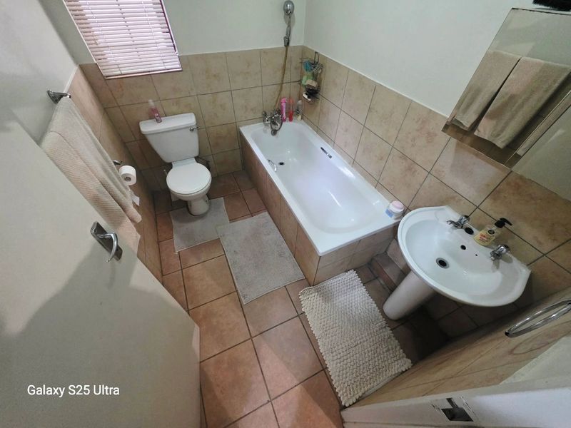3 Bedroom Townhouse in the beautiful Tower Fluit Complex in Montana - Photo 8