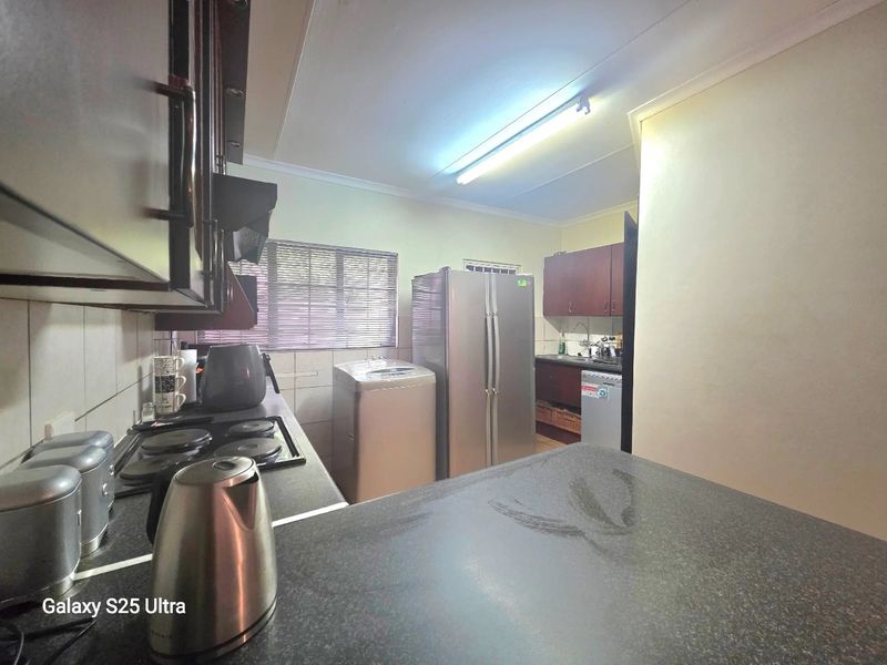 3 Bedroom Townhouse in the beautiful Tower Fluit Complex in Montana - Photo 6