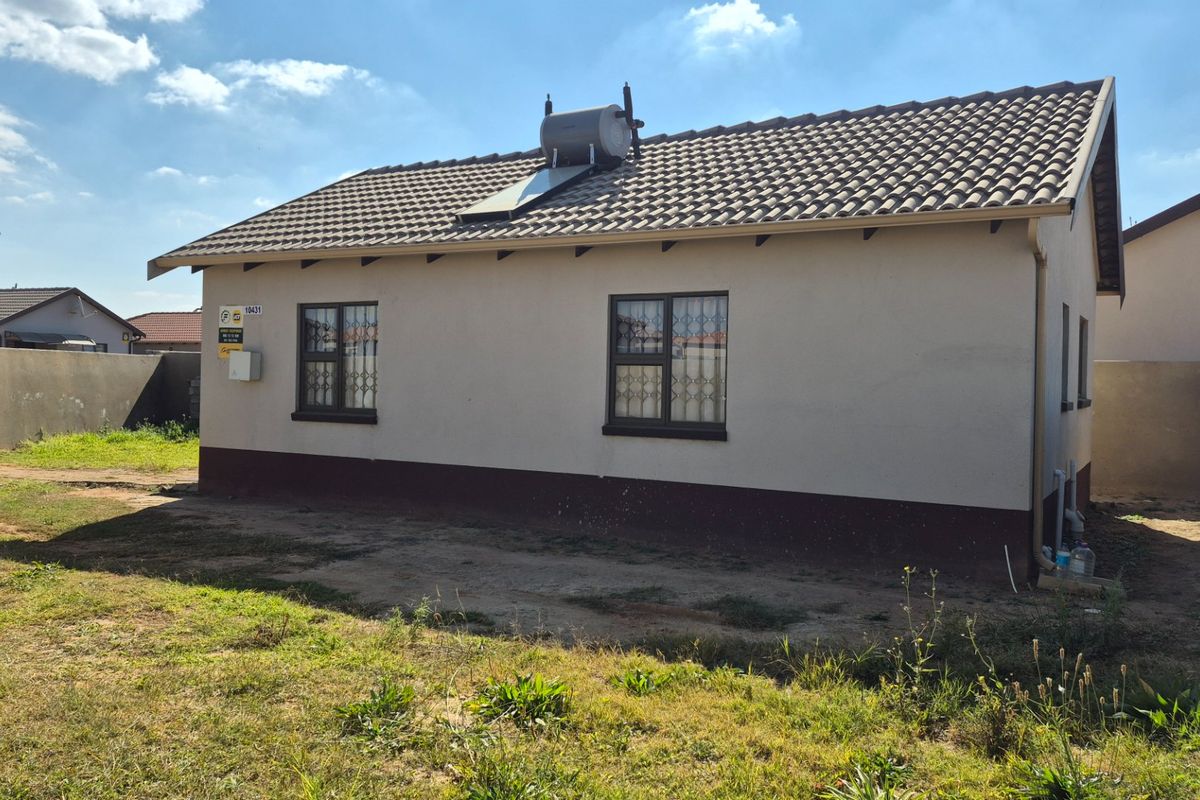 Charmy Windmill Park Family Home - Photo 2