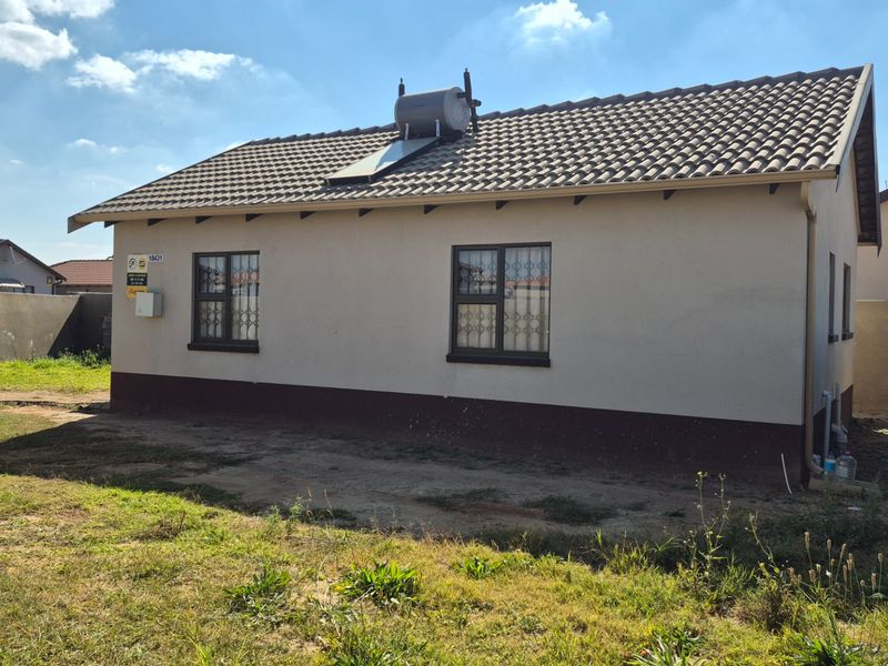 Charmy Windmill Park Family Home - Photo 2