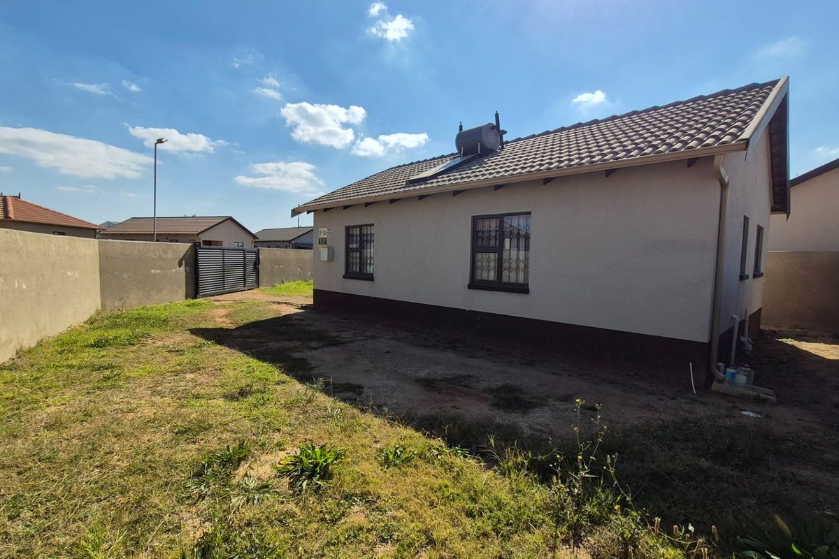 Charmy Windmill Park Family Home - Photo 3