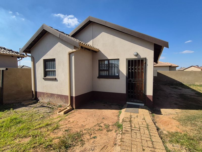 Charmy Windmill Park Family Home - Photo 1