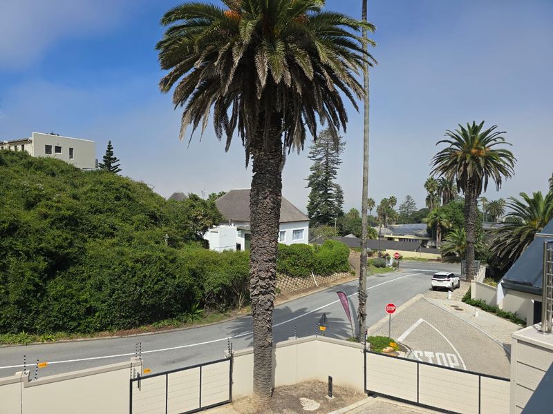Rare Opportunity: Secure Lock-Up-and-Go in Prime Village Position - Photo 10