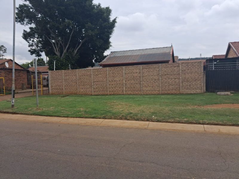 2 Bedroom house for sale in Elandspoort  - Photo 3
