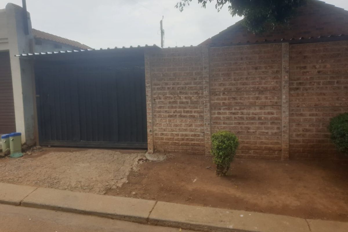 2 Bedroom house for sale in Elandspoort  - Photo 3