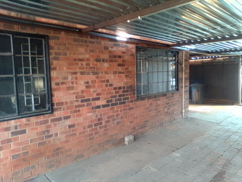 2 Bedroom house for sale in Elandspoort  - Photo 1