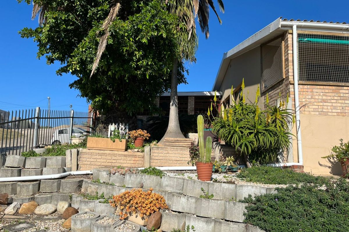 Family Home for Sale with Views - Heuwelkruin, Despatch - Photo 3