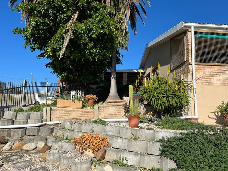 Family Home for Sale with Views - Heuwelkruin, Despatch - Photo 3