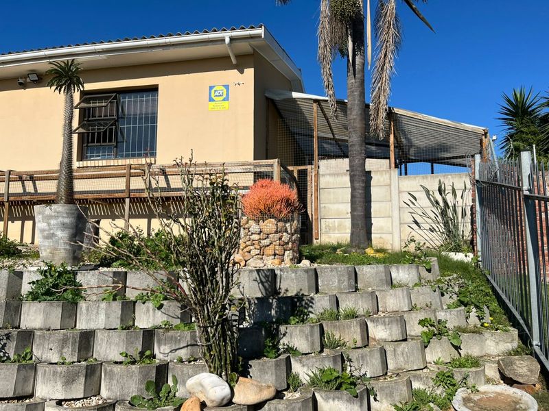 Family Home for Sale with Views - Heuwelkruin, Despatch - Photo 4