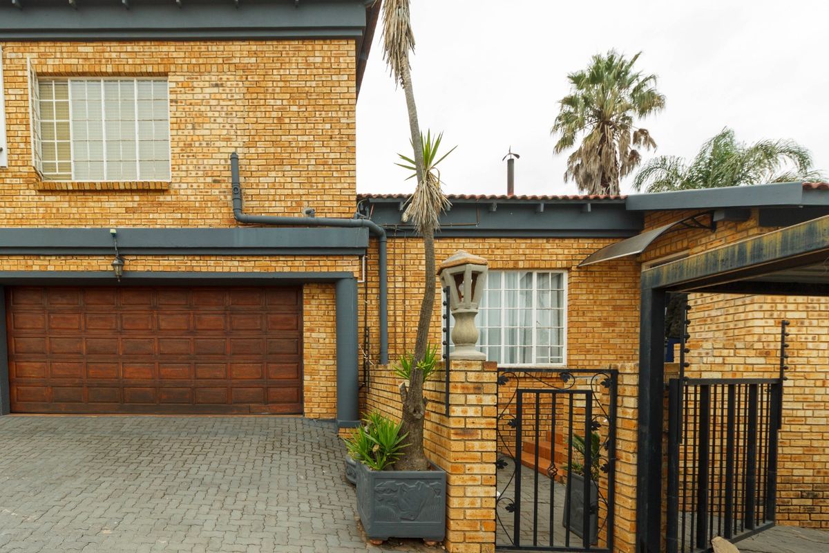 Elegant Family Living with Breathtaking Views in Rangeview - Photo 2