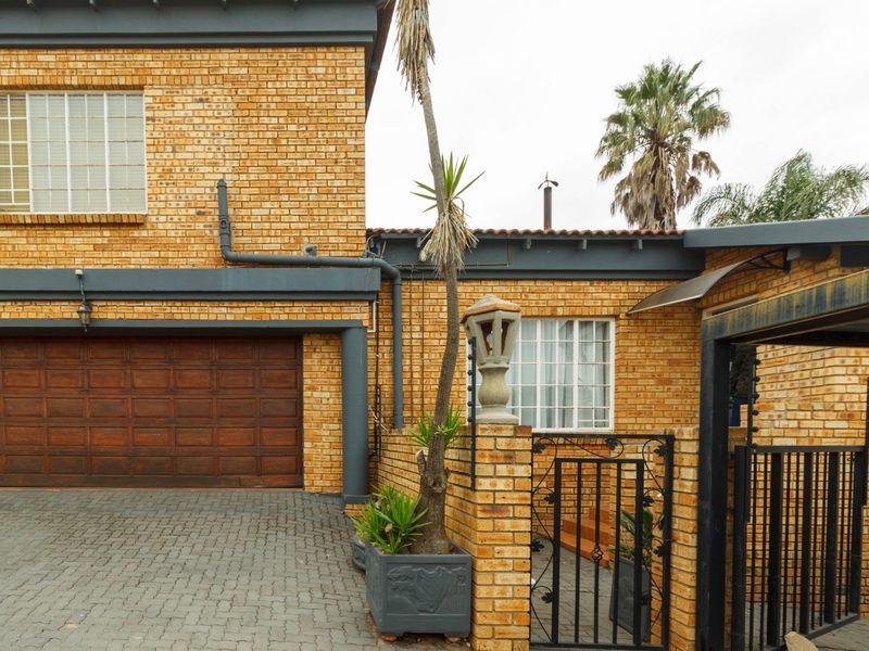 Elegant Family Living with Breathtaking Views in Rangeview - Photo 2