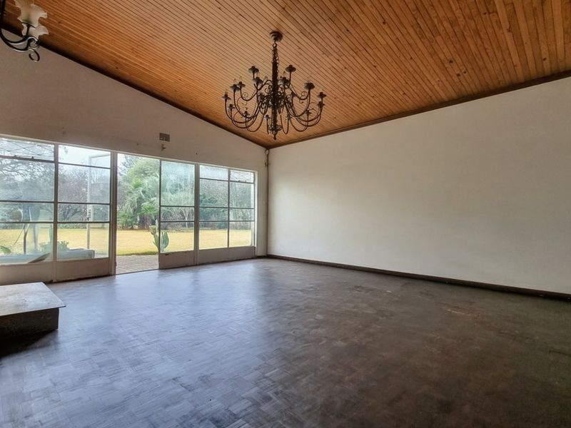 Spacious 3-Bedroom Home with 2-Bedroom Flat and Large Garden - Photo 8